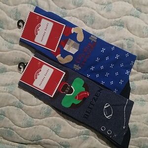 2 pairs of holiday socks